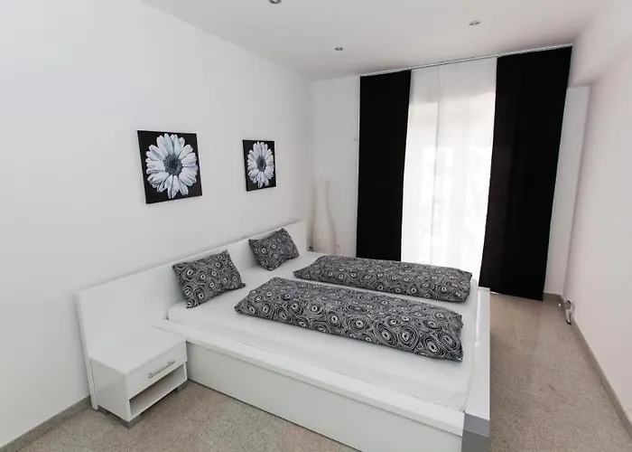 In With Sea View, Terrace, Air Conditioning, Wifi 3492-10 * 茨里克韦尼察
